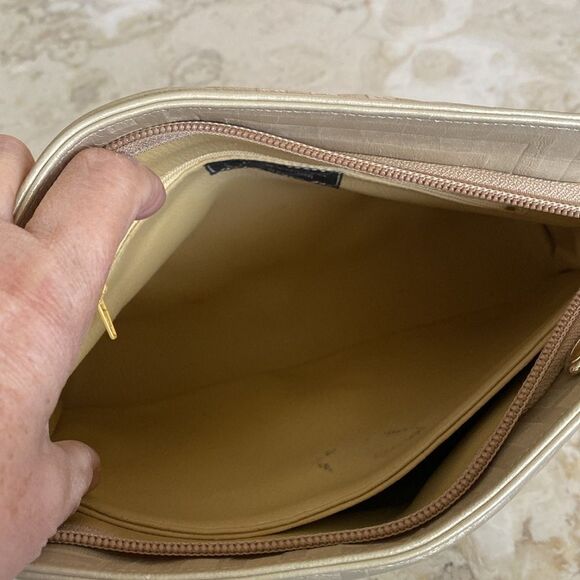 Vintage 80’s Due Fratelli Embossed Monogrammed Leather Chain Strap Shoulder Bag - Picture 11 of 12